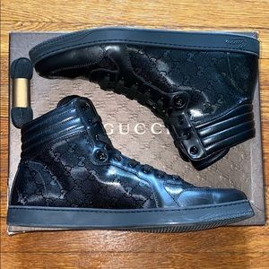MEN’S CLASSIC (GUCCI MONOGRAM SNEAKERS).